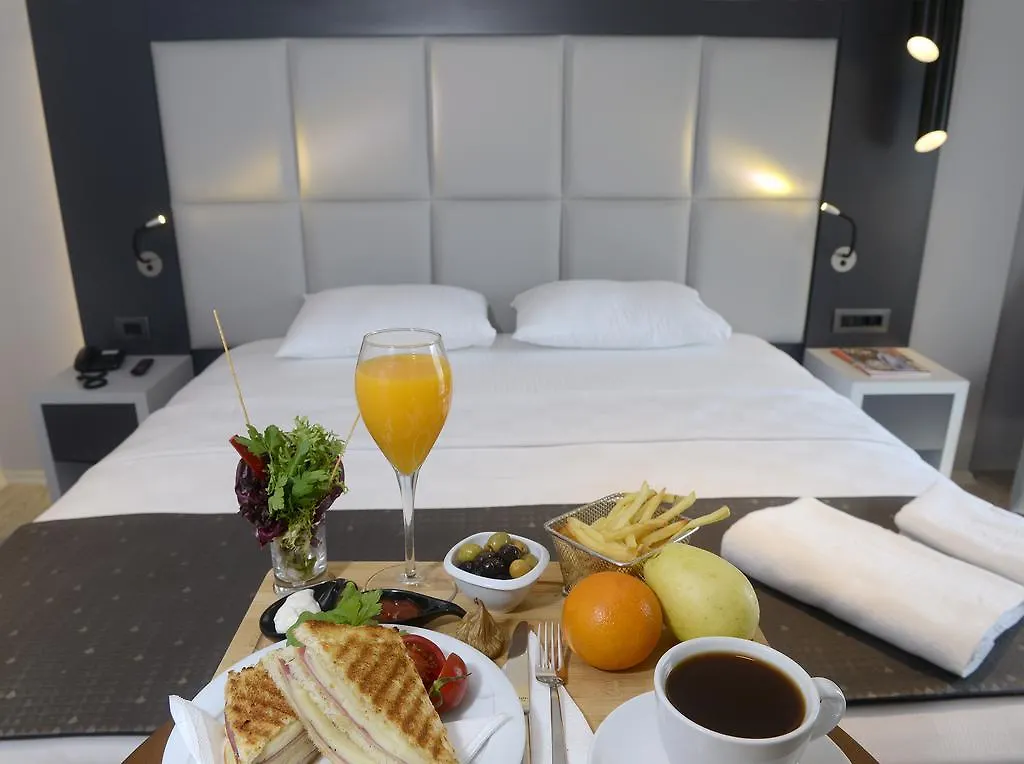 Smart Hotel Izmir 4*,